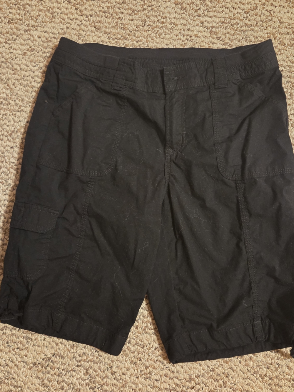 St. John's Bay Black Cargo Shorts Size 8 - Picture 4 of 6